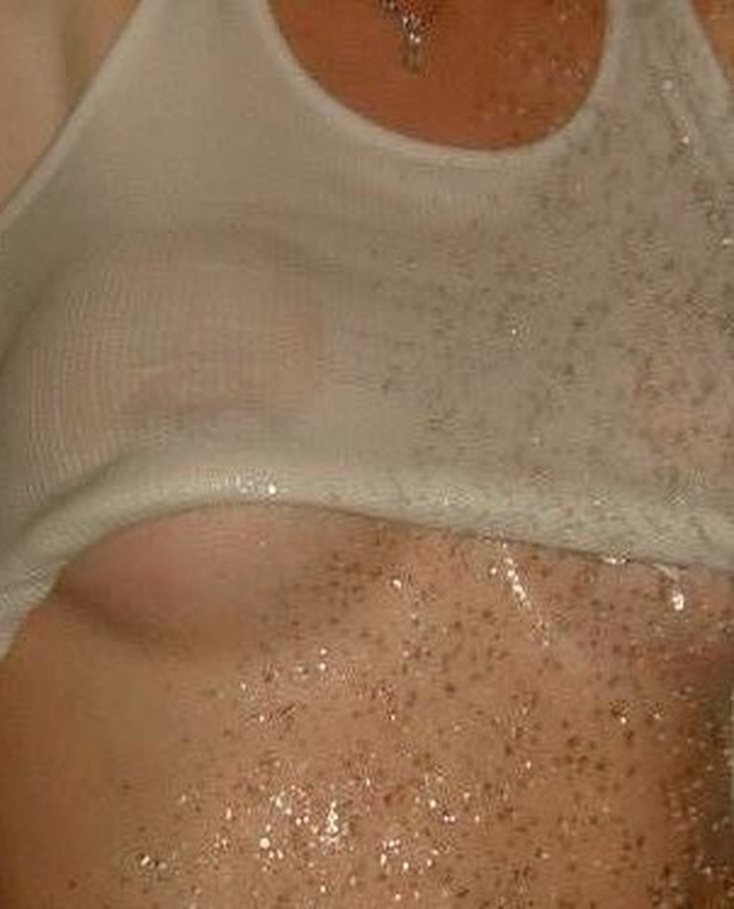 Djamila, beurette au cul fantastique batifole avec un queutard !